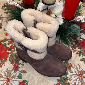UGG Fur Boots Size 8.5